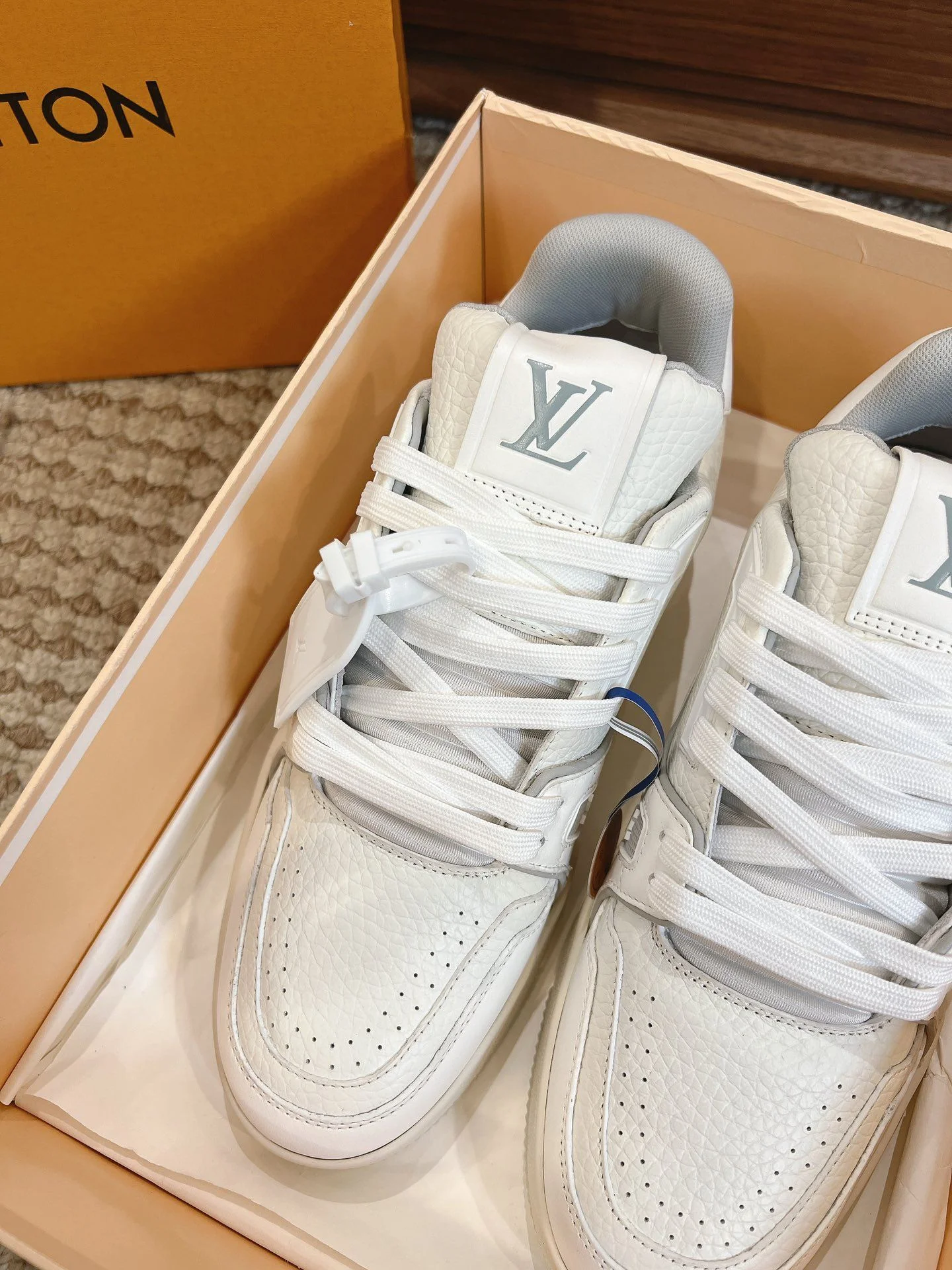 Functional Louis Vuitton Trainer Sneaker 31417