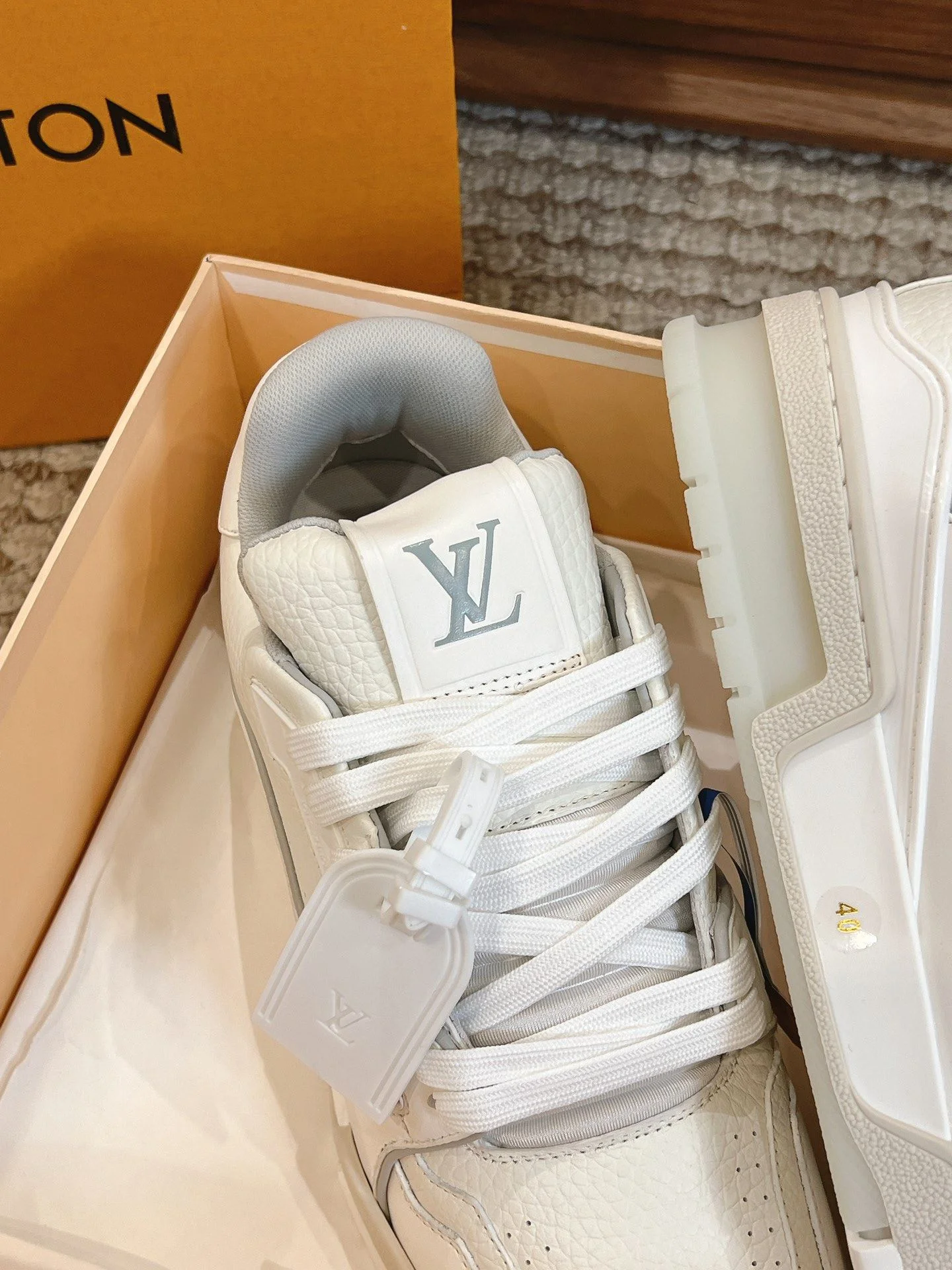 Functional Louis Vuitton Trainer Sneaker 31417