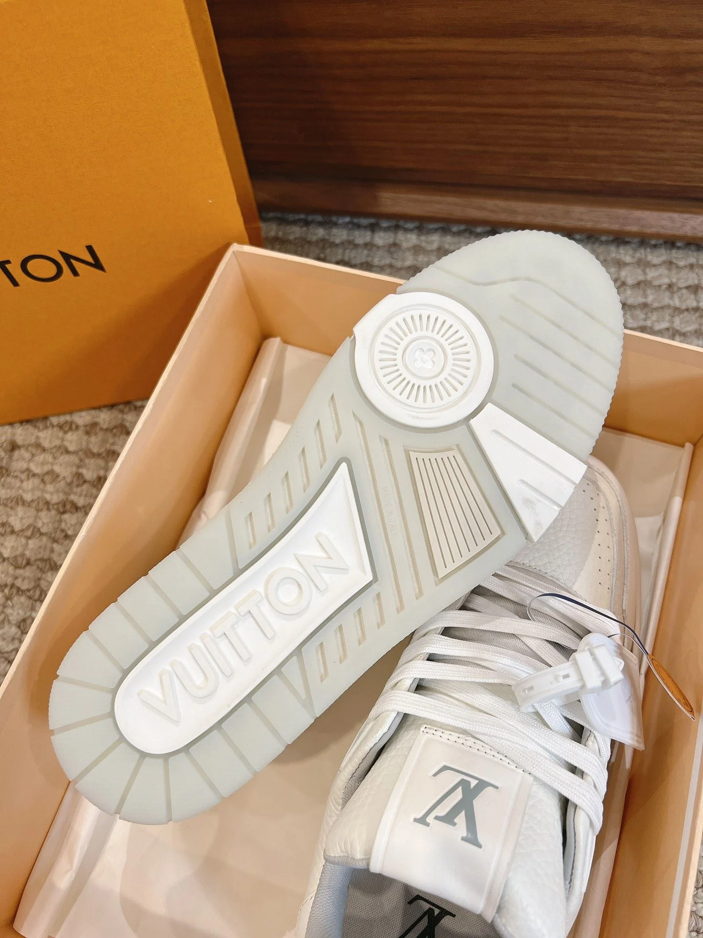 Functional Louis Vuitton Trainer Sneaker 31417