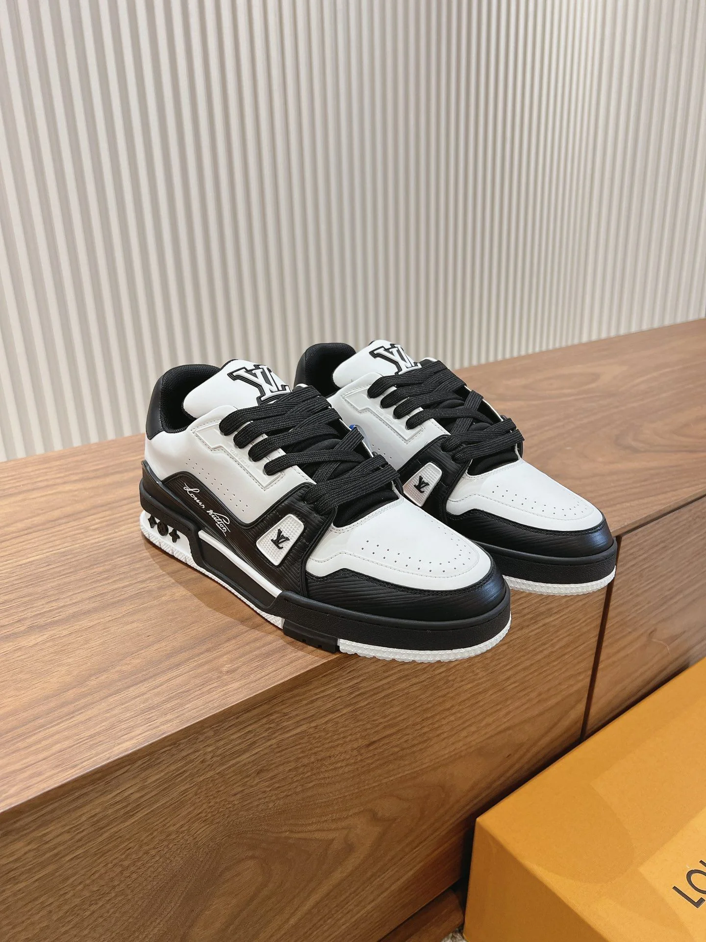 Louis Vuitton Trainer Sneaker MultiPurpose 31414