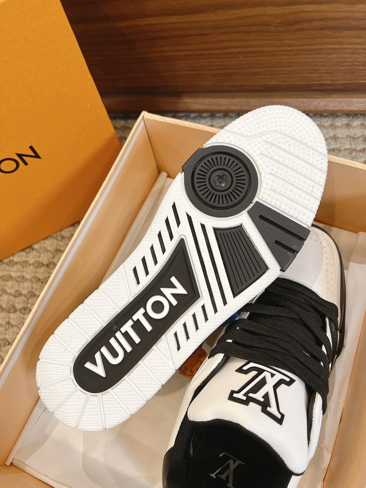 Louis Vuitton Trainer Sneaker MultiPurpose 31414