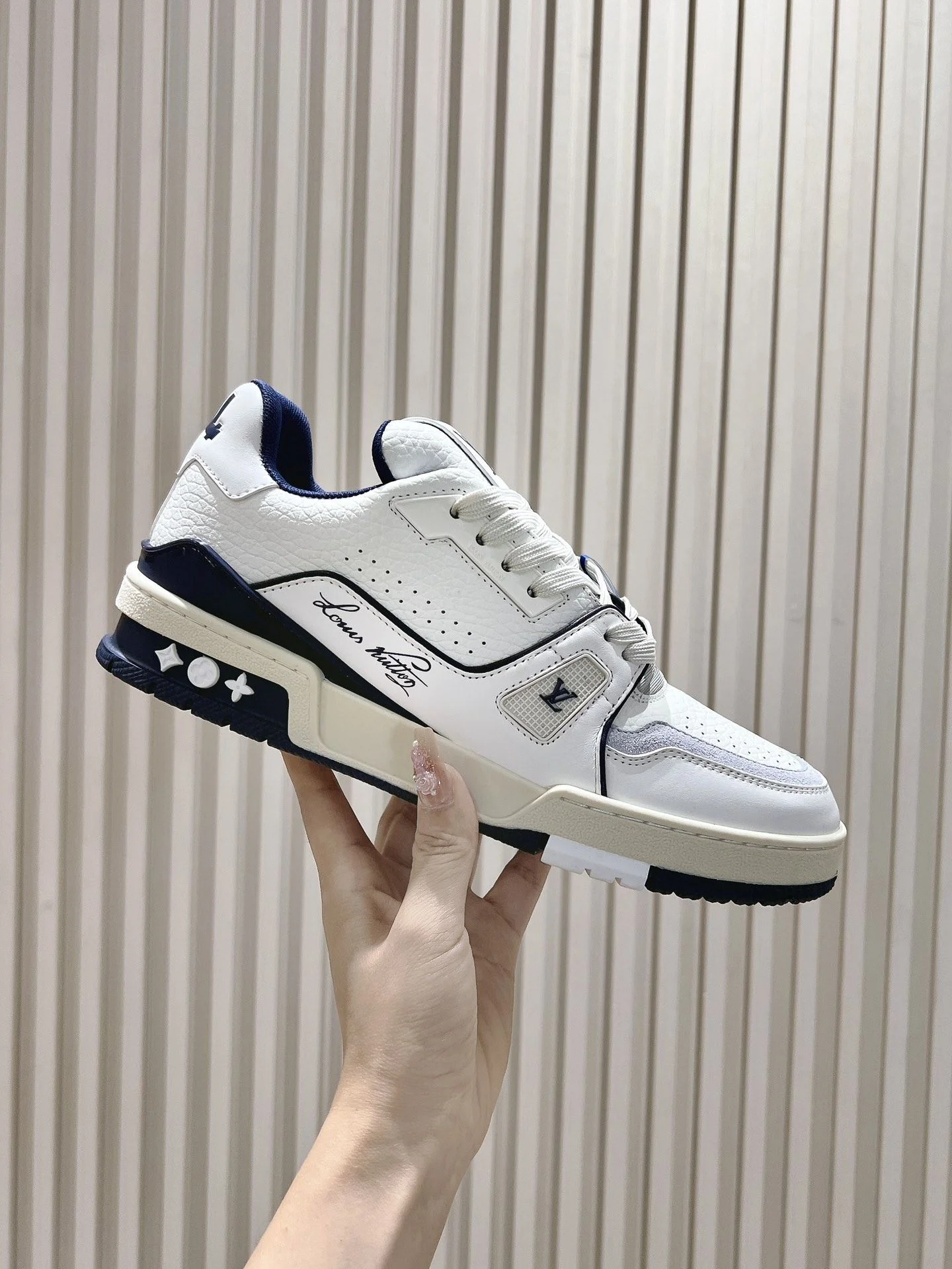 Comfortable Louis Vuitton Trainer Sneaker 31435