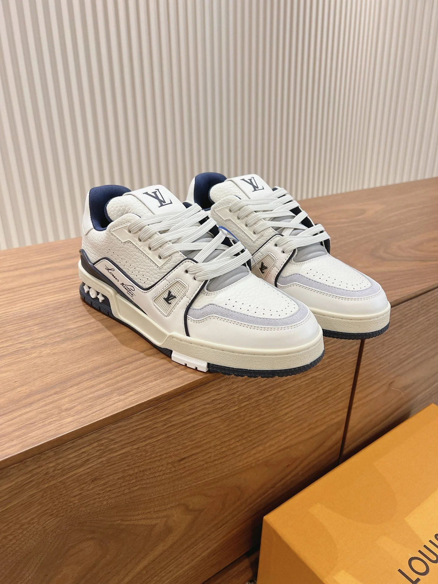 Comfortable Louis Vuitton Trainer Sneaker 31435