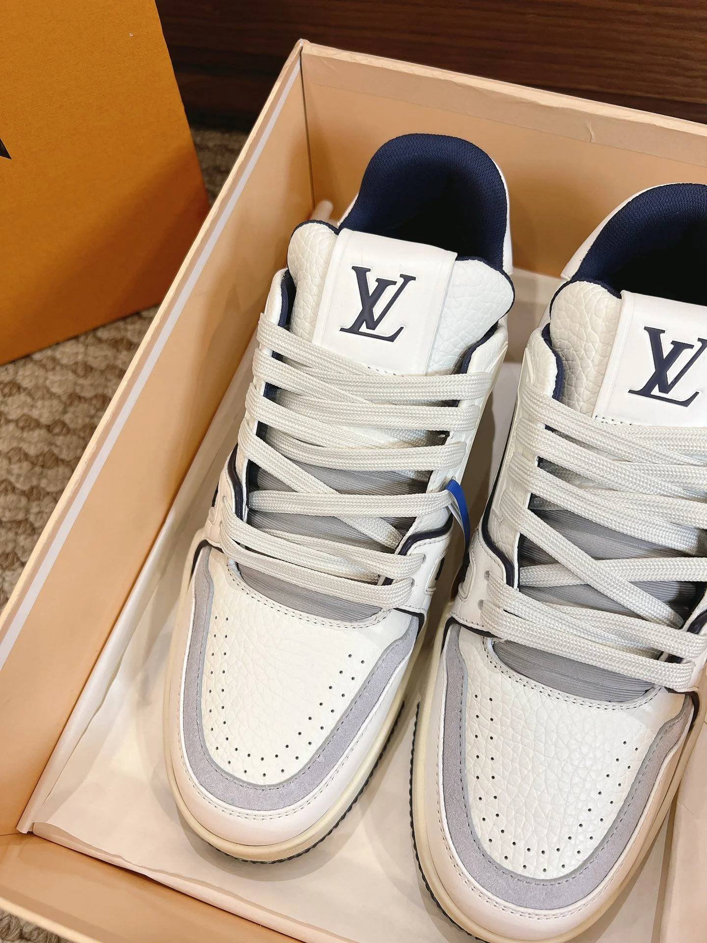 Comfortable Louis Vuitton Trainer Sneaker 31435