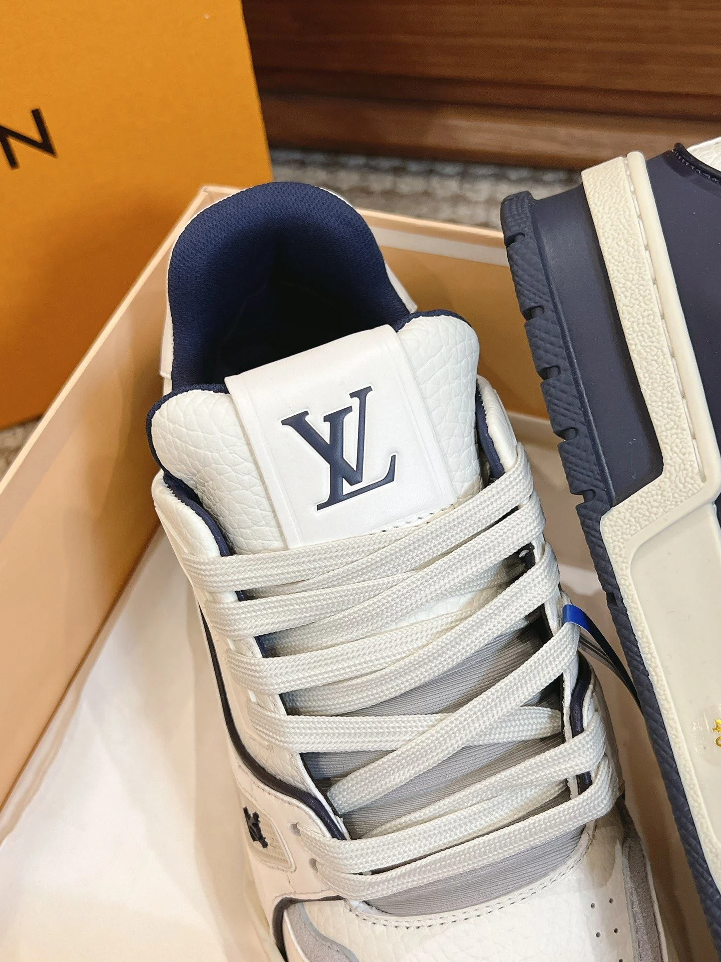 Comfortable Louis Vuitton Trainer Sneaker 31435