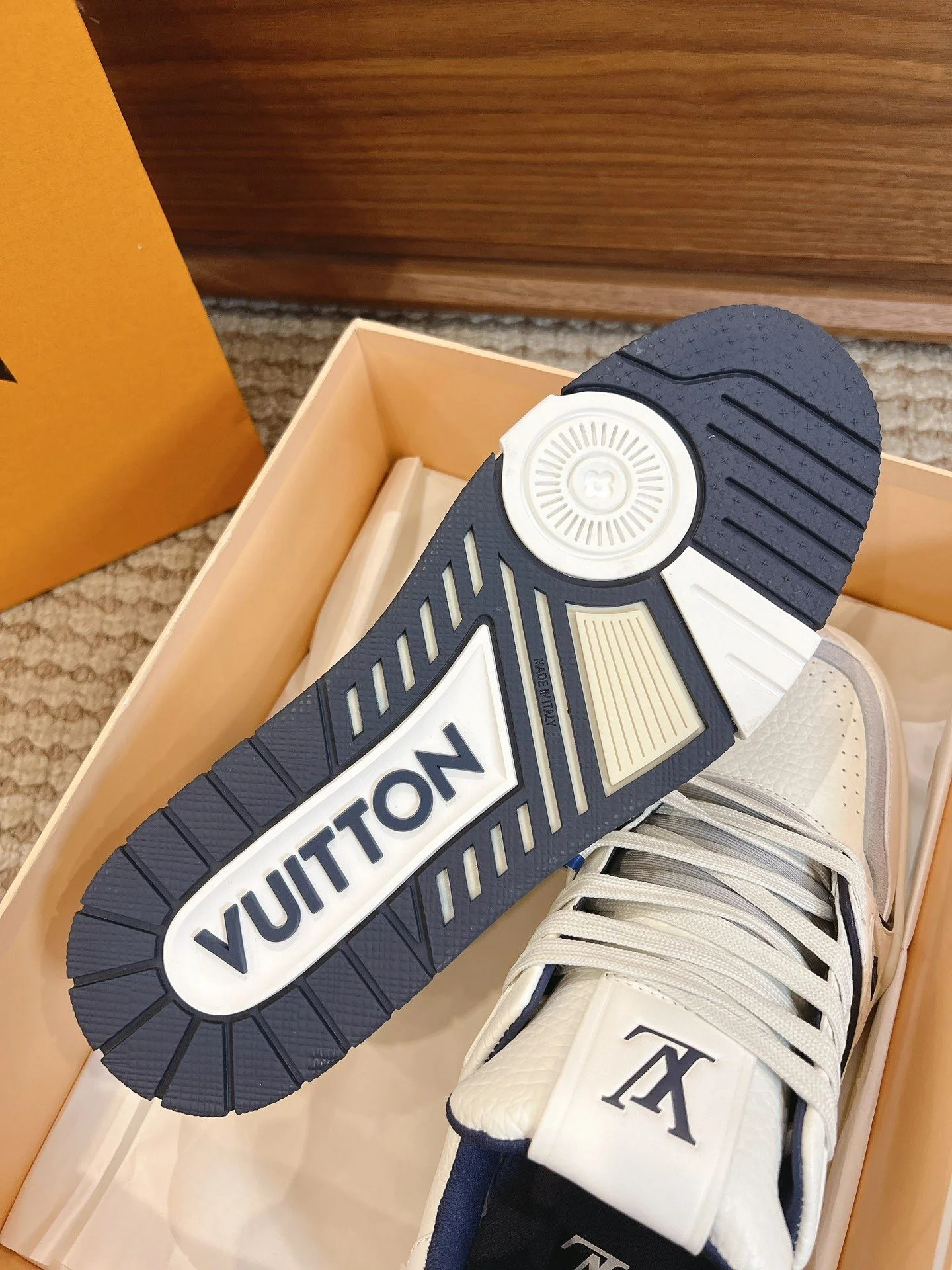Comfortable Louis Vuitton Trainer Sneaker 31435