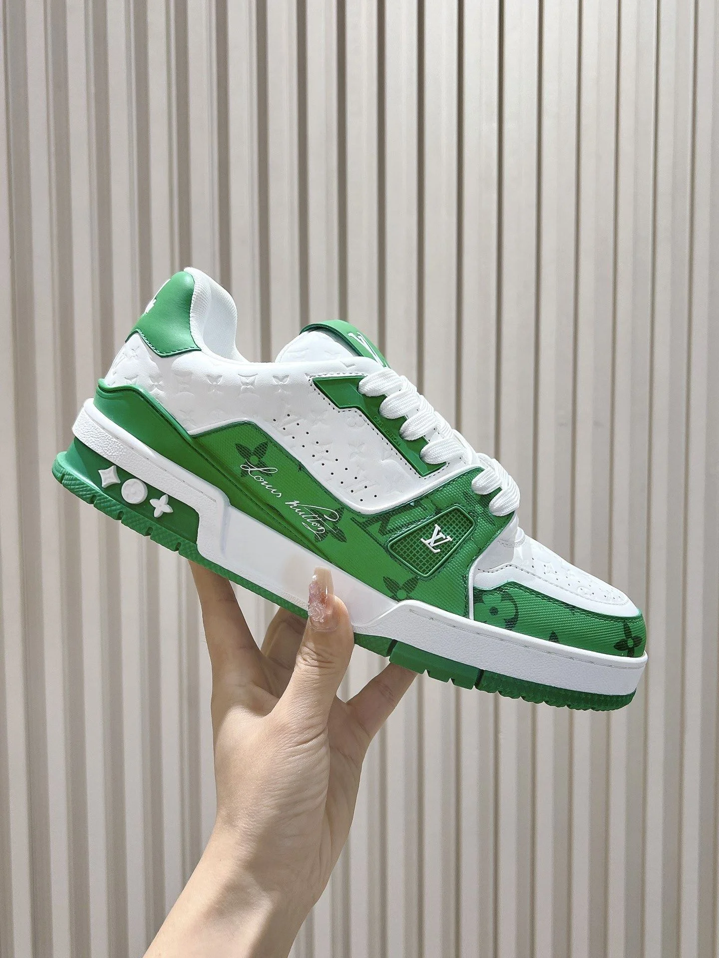 Stylish Louis Vuitton Trainer Sneaker 31403