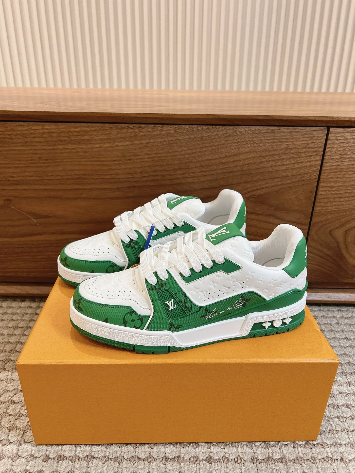 Stylish Louis Vuitton Trainer Sneaker 31403