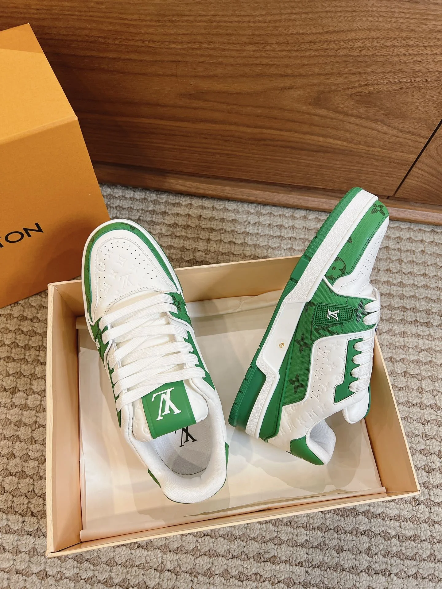 Stylish Louis Vuitton Trainer Sneaker 31403
