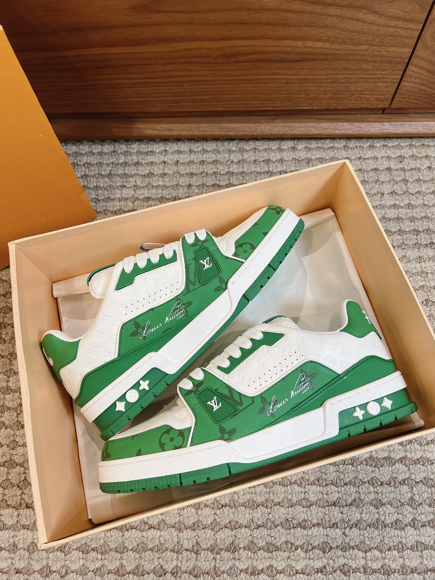 Stylish Louis Vuitton Trainer Sneaker 31403