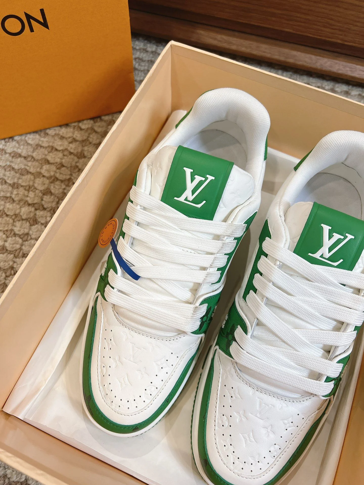 Stylish Louis Vuitton Trainer Sneaker 31403