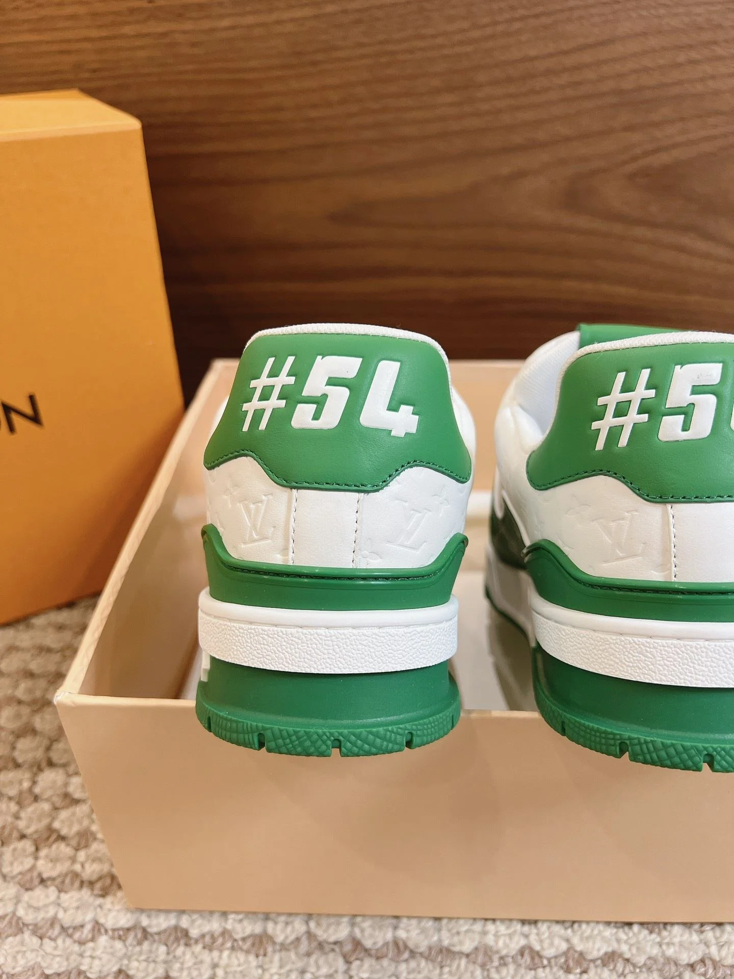 Stylish Louis Vuitton Trainer Sneaker 31403