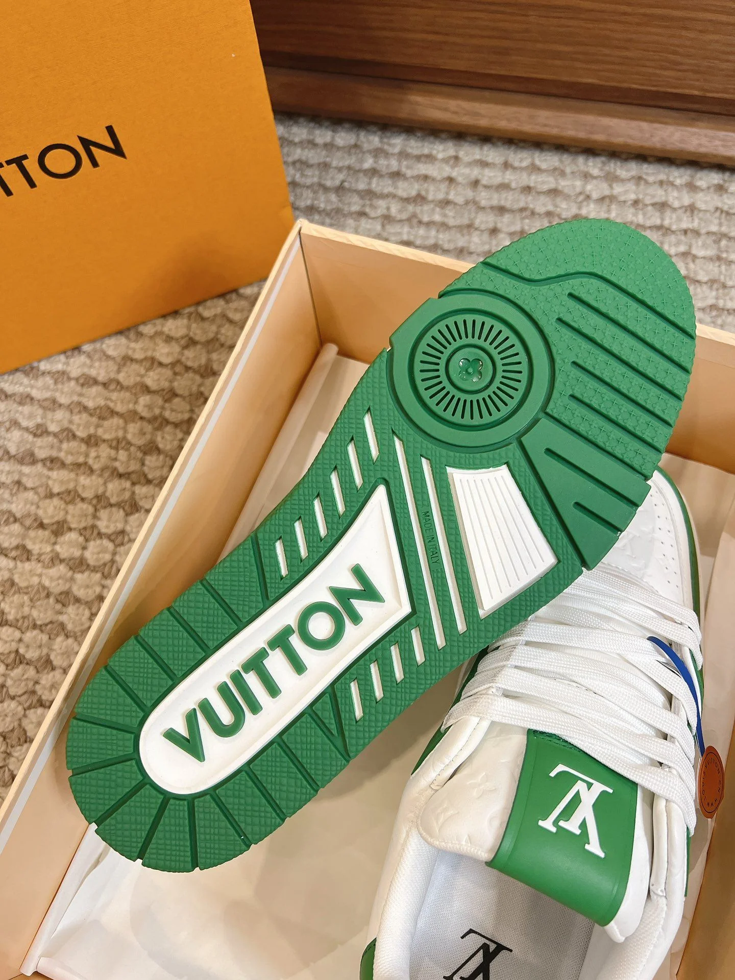 Stylish Louis Vuitton Trainer Sneaker 31403