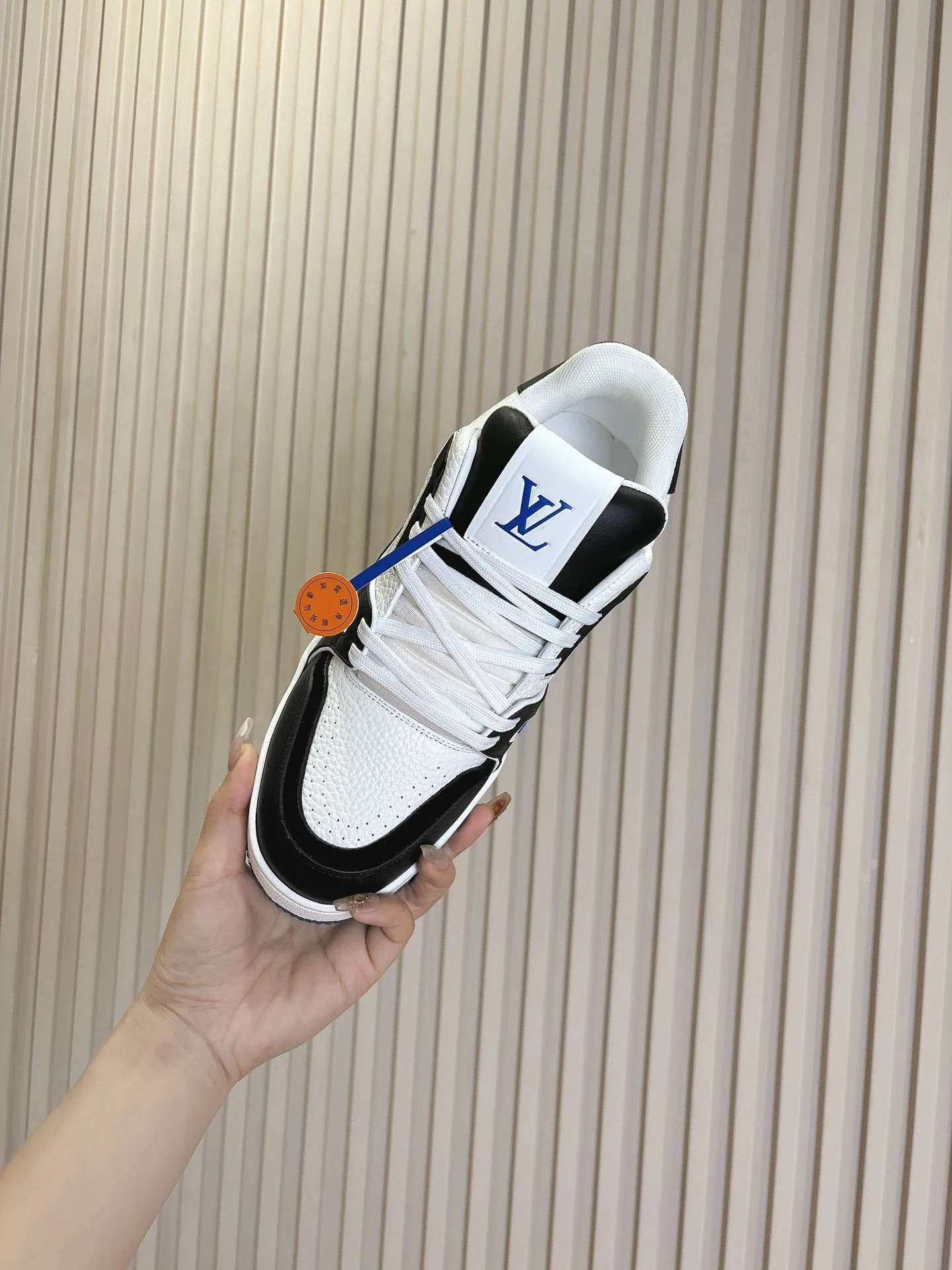 Louis Vuitton Trainer Sneaker Versatile 31421