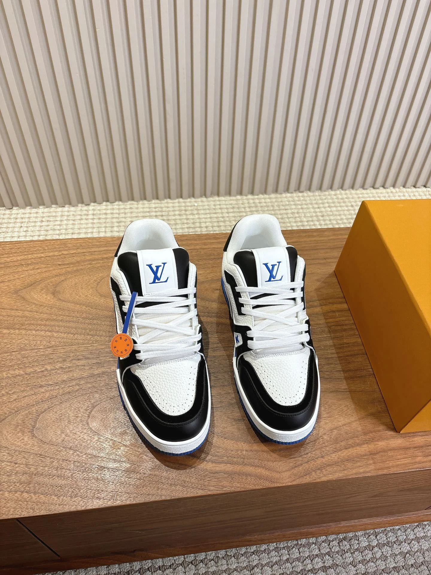 Louis Vuitton Trainer Sneaker Versatile 31421
