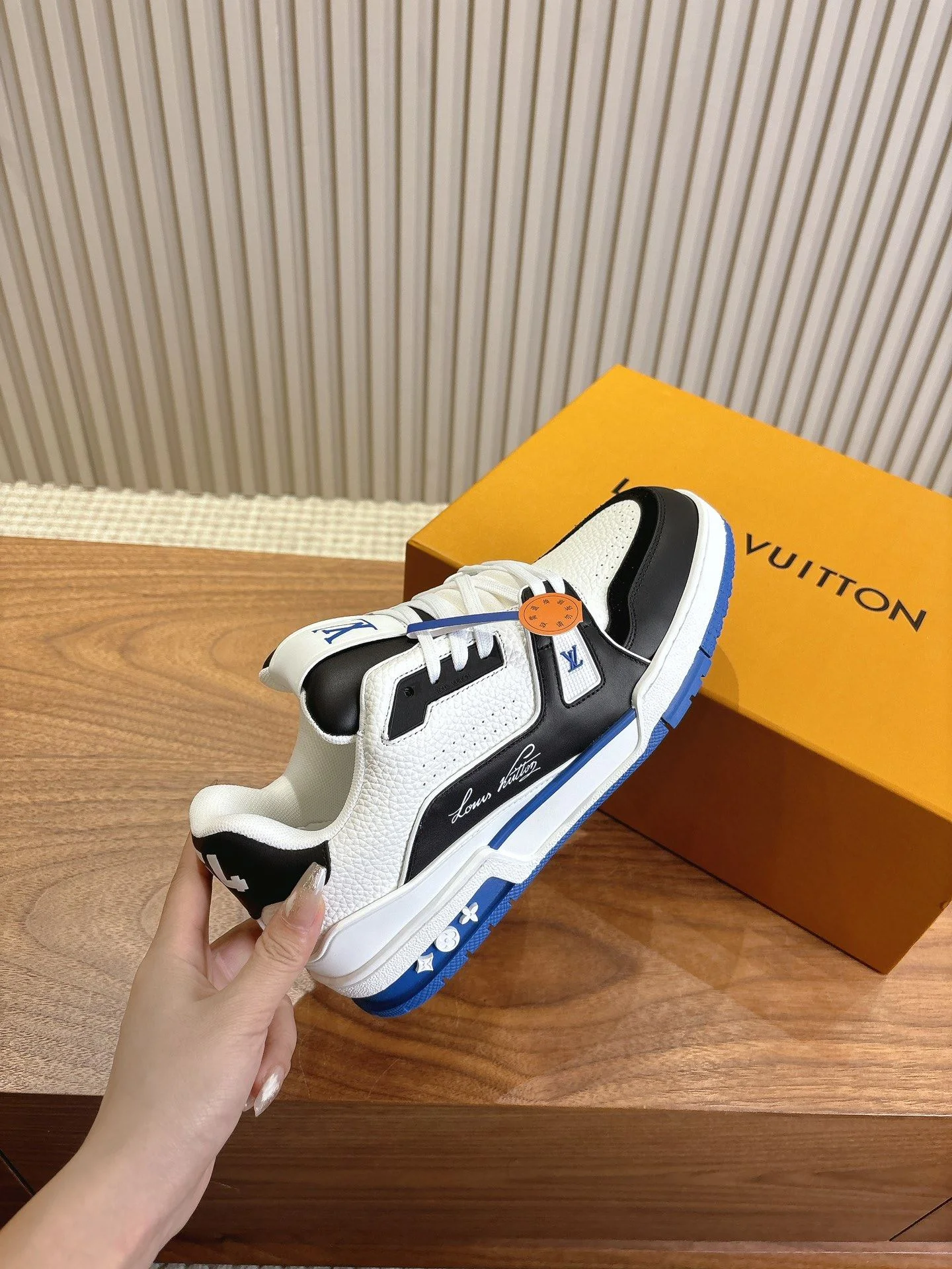 Louis Vuitton Trainer Sneaker Versatile 31421