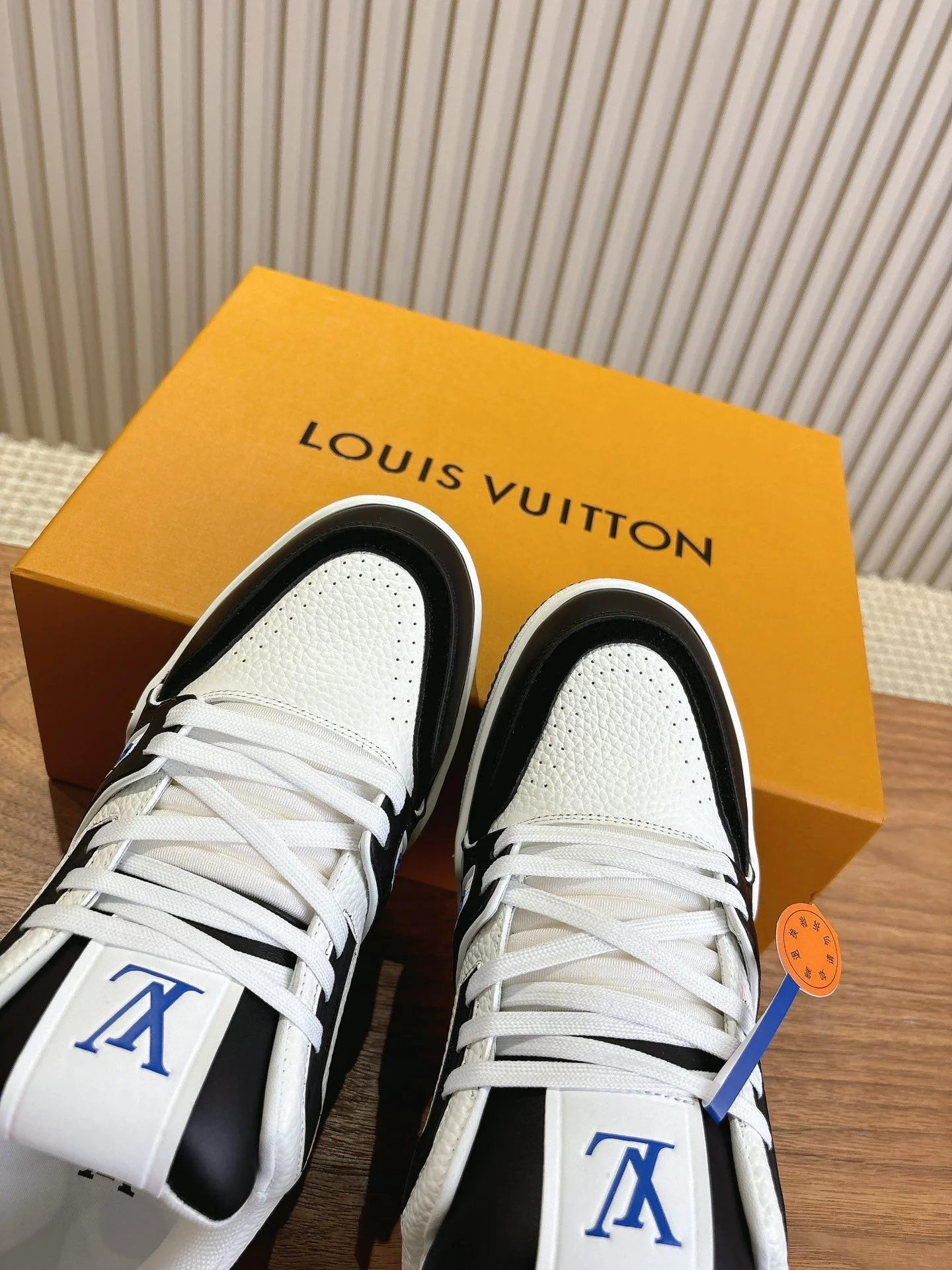 Louis Vuitton Trainer Sneaker Versatile 31421