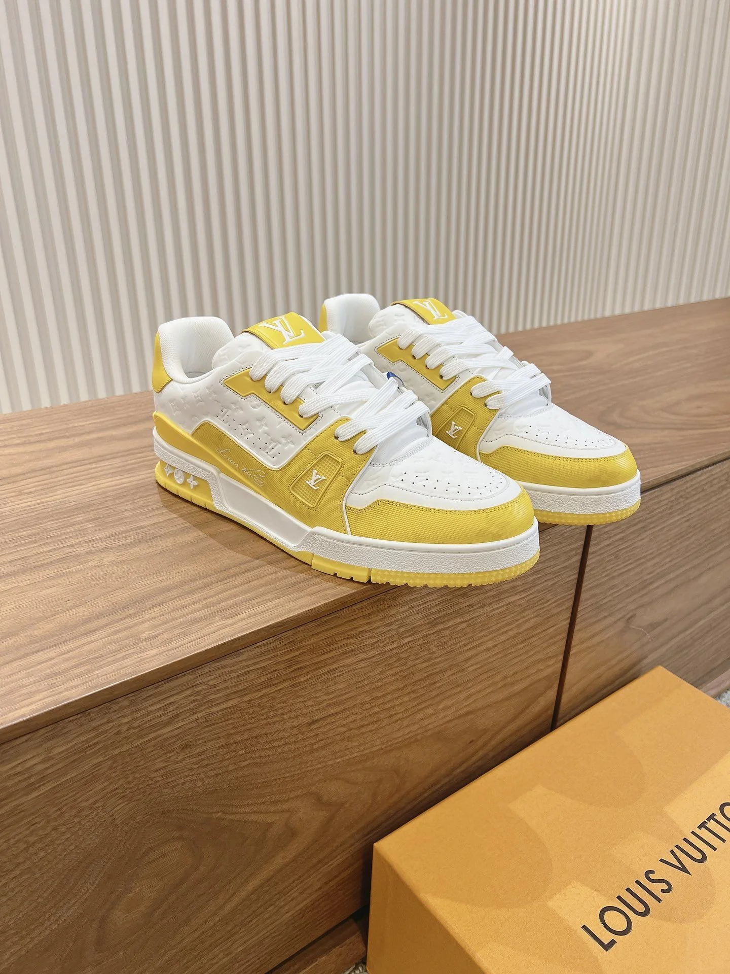 Louis Vuitton Trainer Sneaker Lightweight 31432