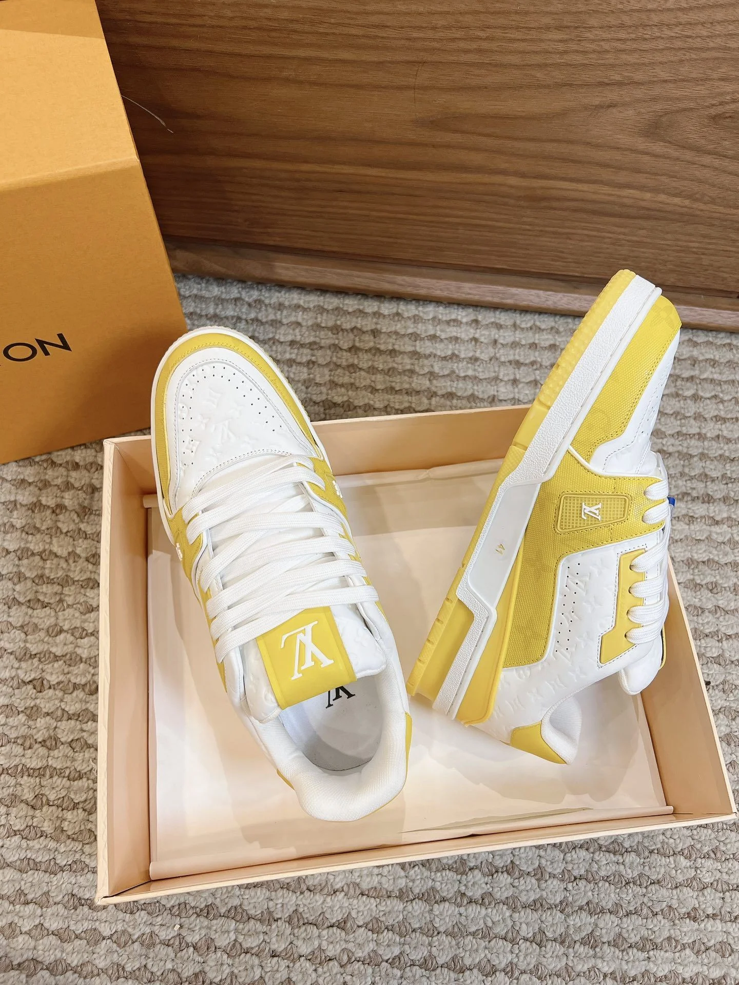 Louis Vuitton Trainer Sneaker Lightweight 31432