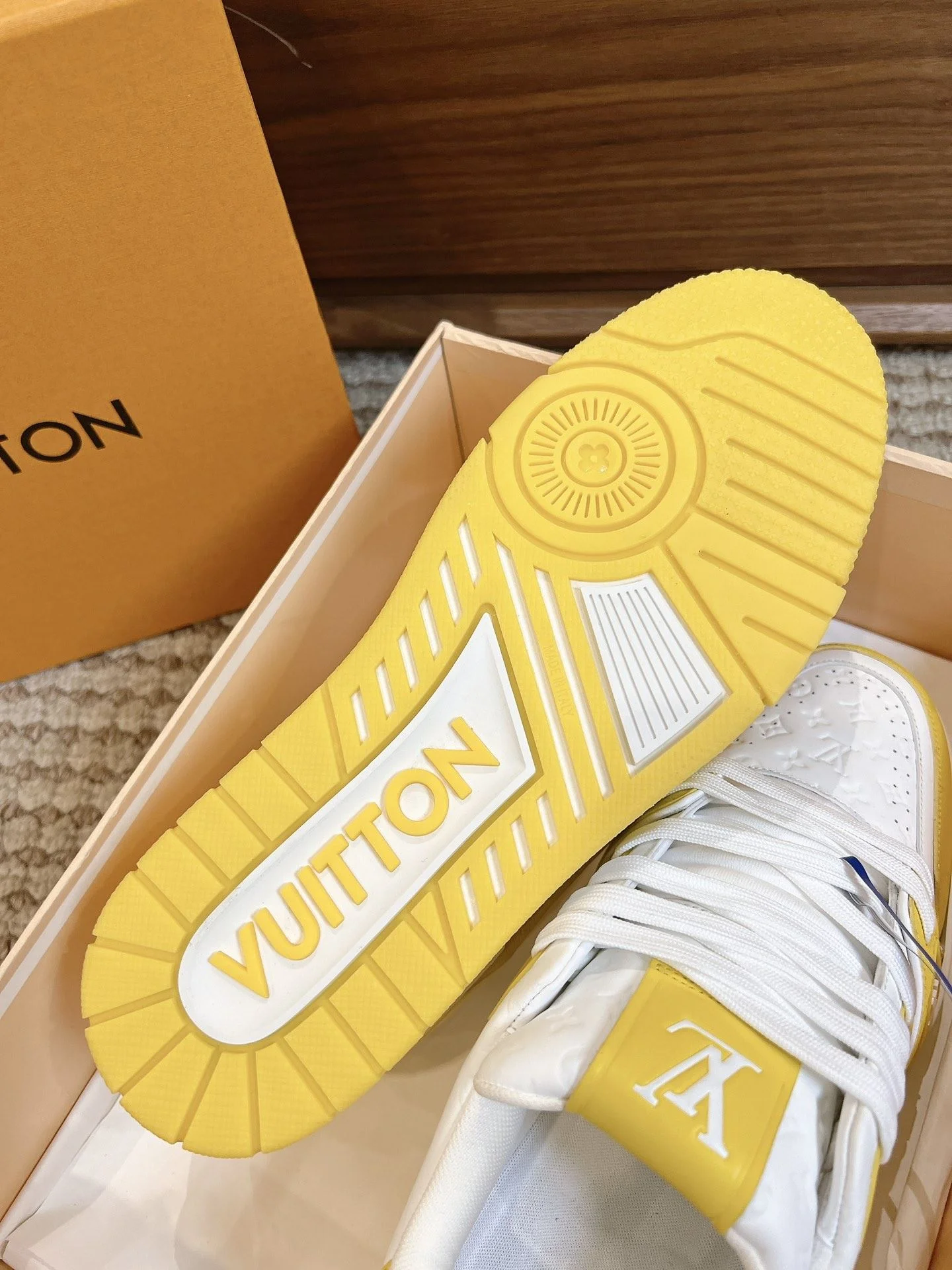 Louis Vuitton Trainer Sneaker Lightweight 31432