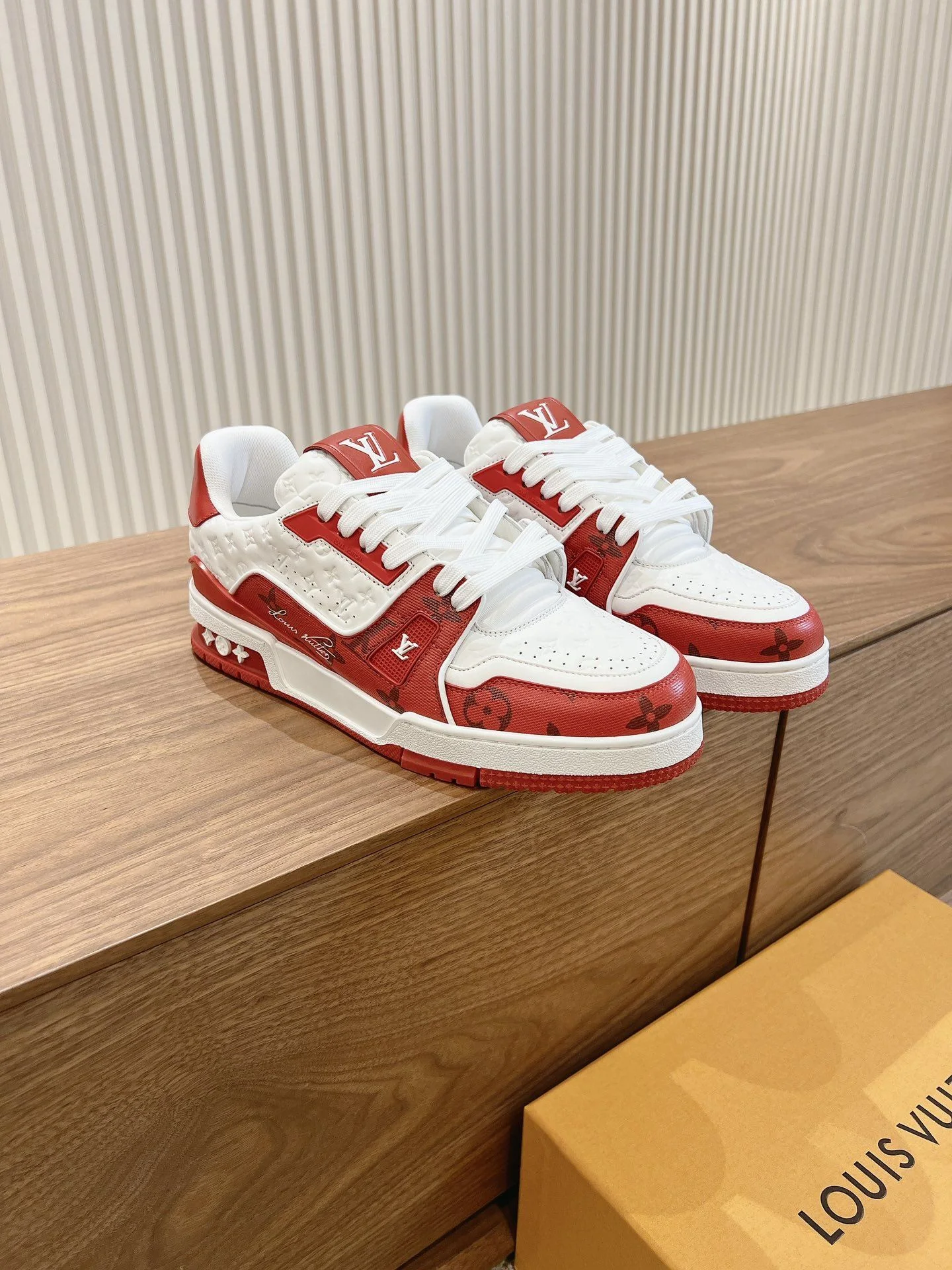 Louis Vuitton Trainer Sneaker Stylish 31404