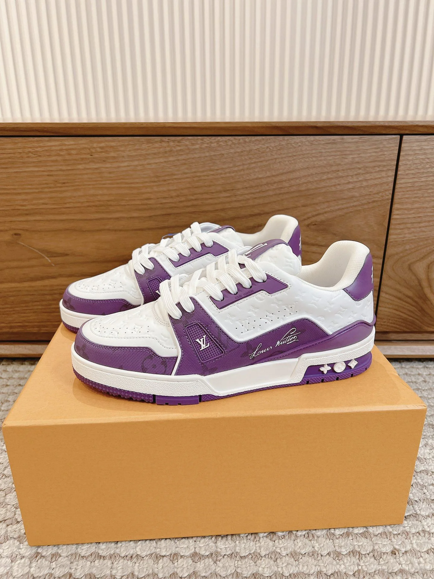 WellDesigned Louis Vuitton Trainer Sneaker 31428