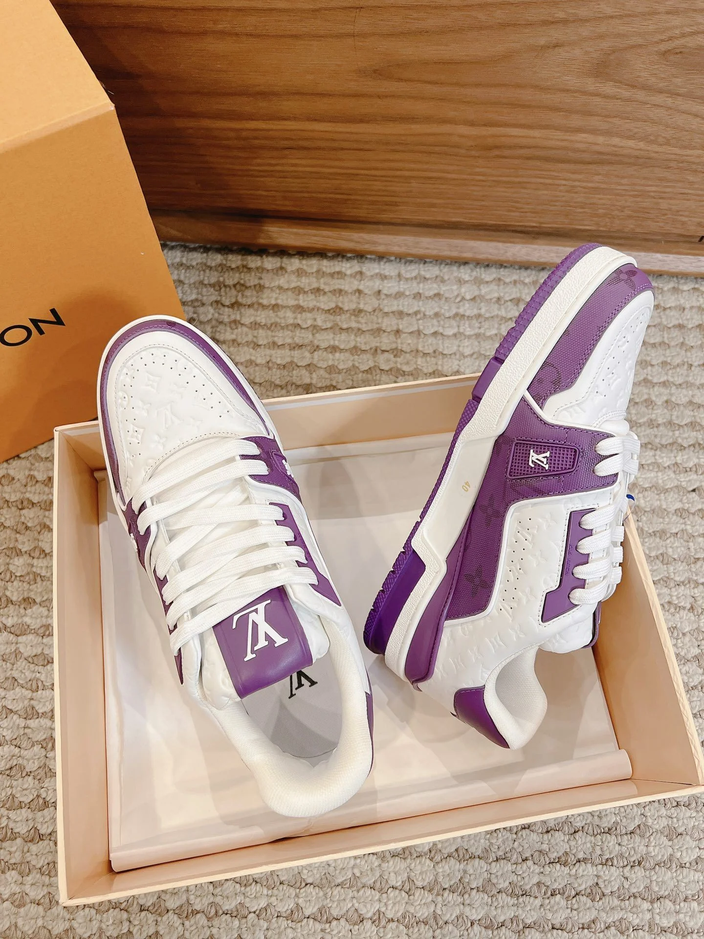 WellDesigned Louis Vuitton Trainer Sneaker 31428