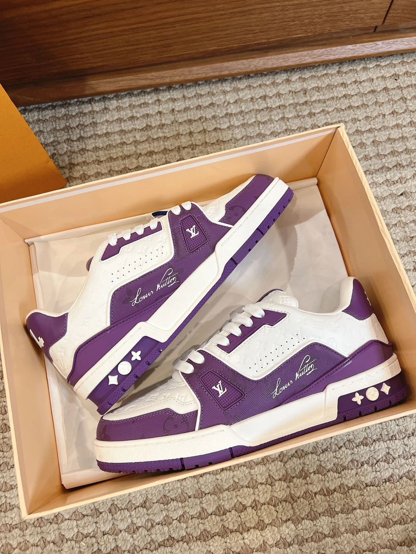 WellDesigned Louis Vuitton Trainer Sneaker 31428