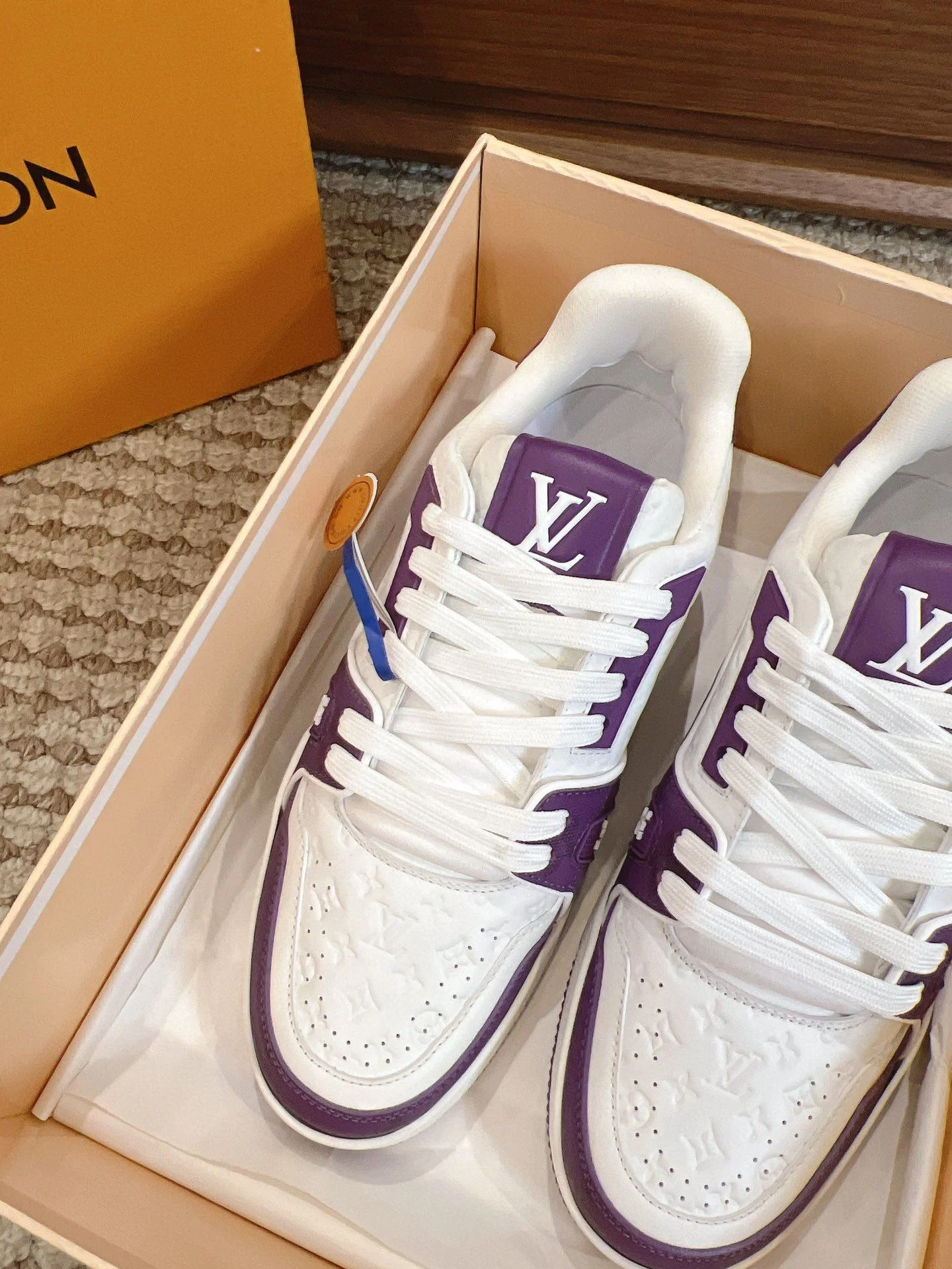 WellDesigned Louis Vuitton Trainer Sneaker 31428