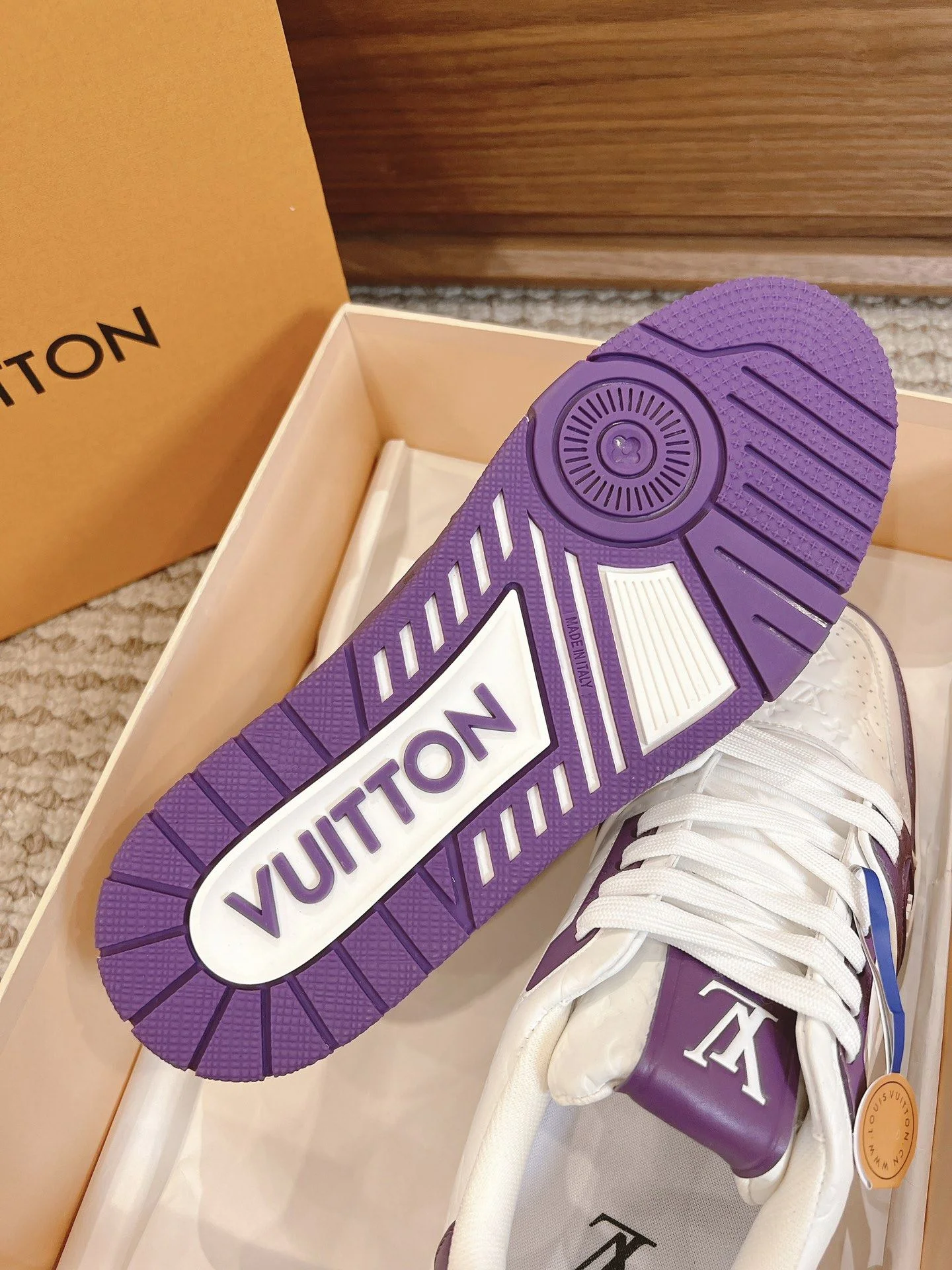 WellDesigned Louis Vuitton Trainer Sneaker 31428
