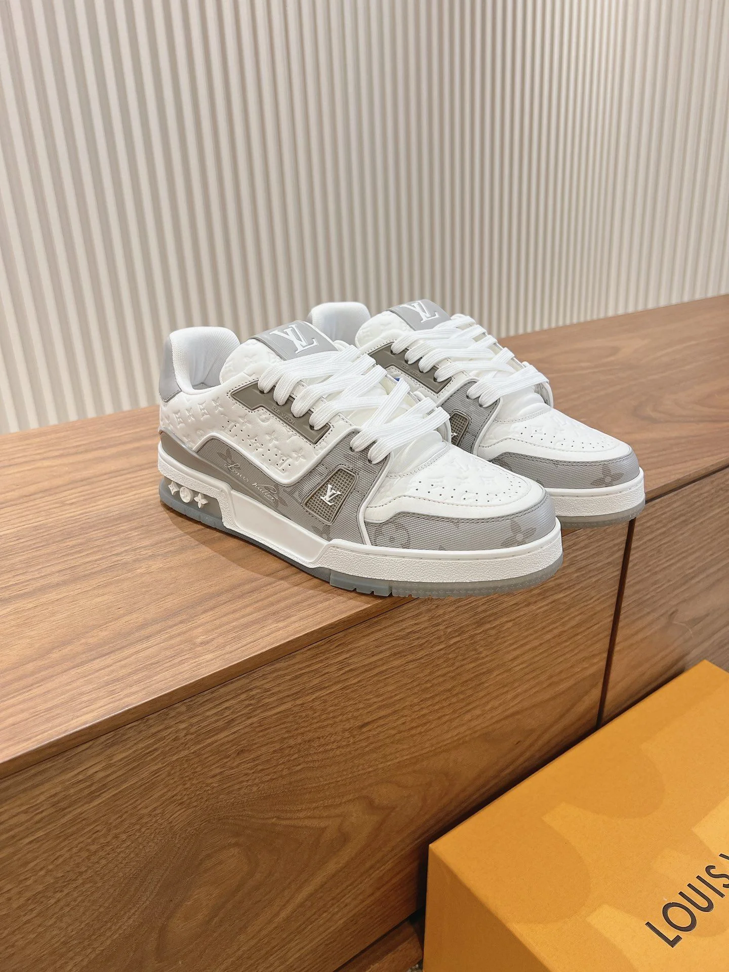 Louis Vuitton Trainer Sneaker Snug 31415
