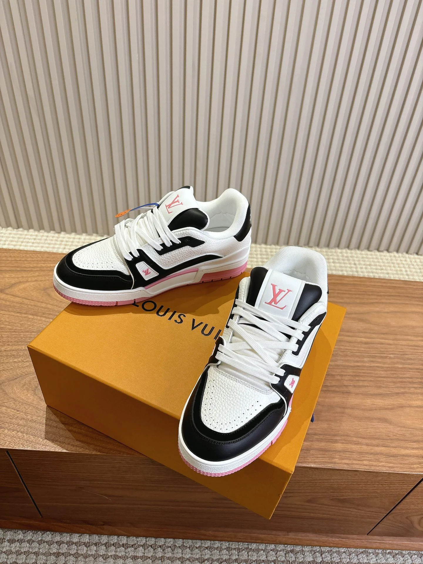 FashionForward Louis Vuitton Trainer Sneaker 31426
