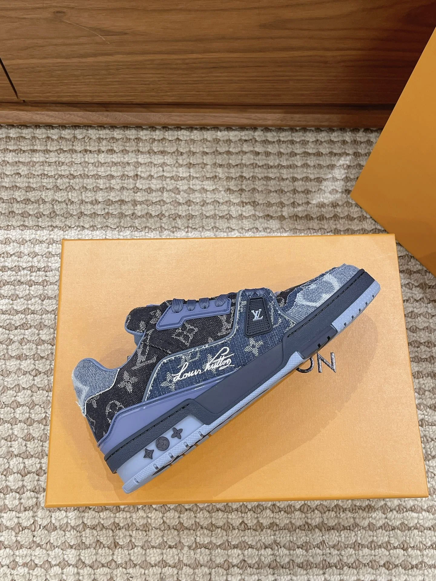Comfortable Louis Vuitton Trainer Sneaker 31430