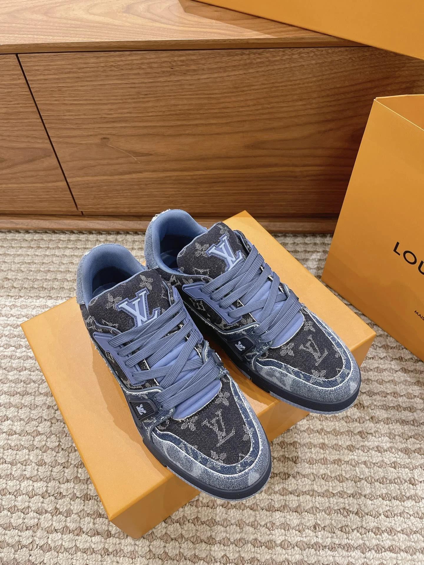 Comfortable Louis Vuitton Trainer Sneaker 31430