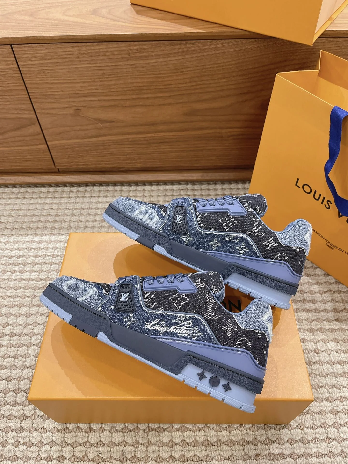 Comfortable Louis Vuitton Trainer Sneaker 31430