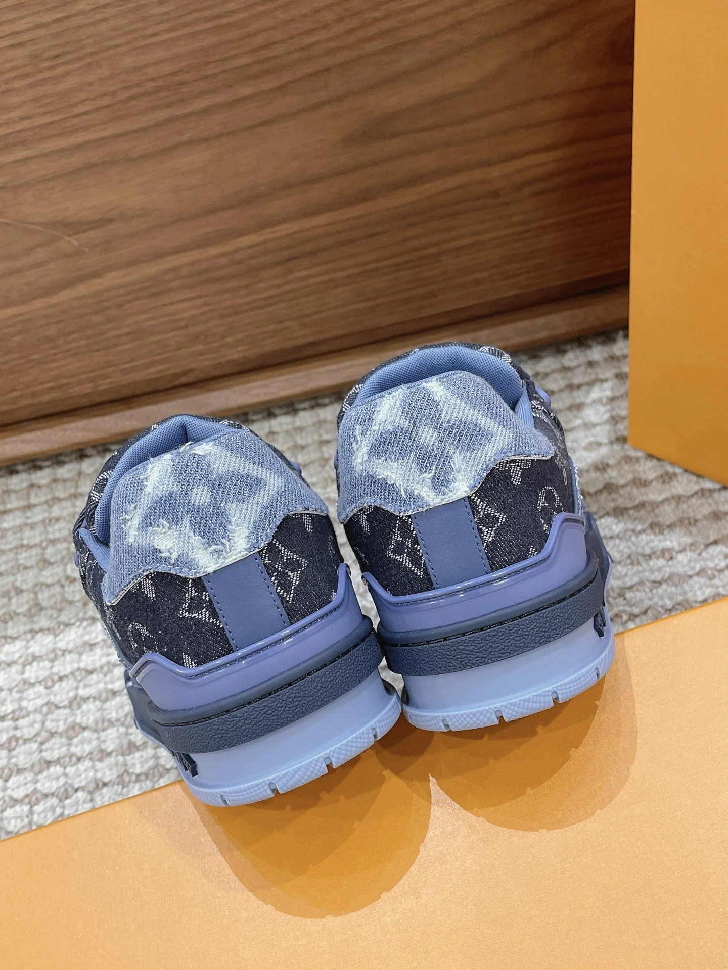Comfortable Louis Vuitton Trainer Sneaker 31430