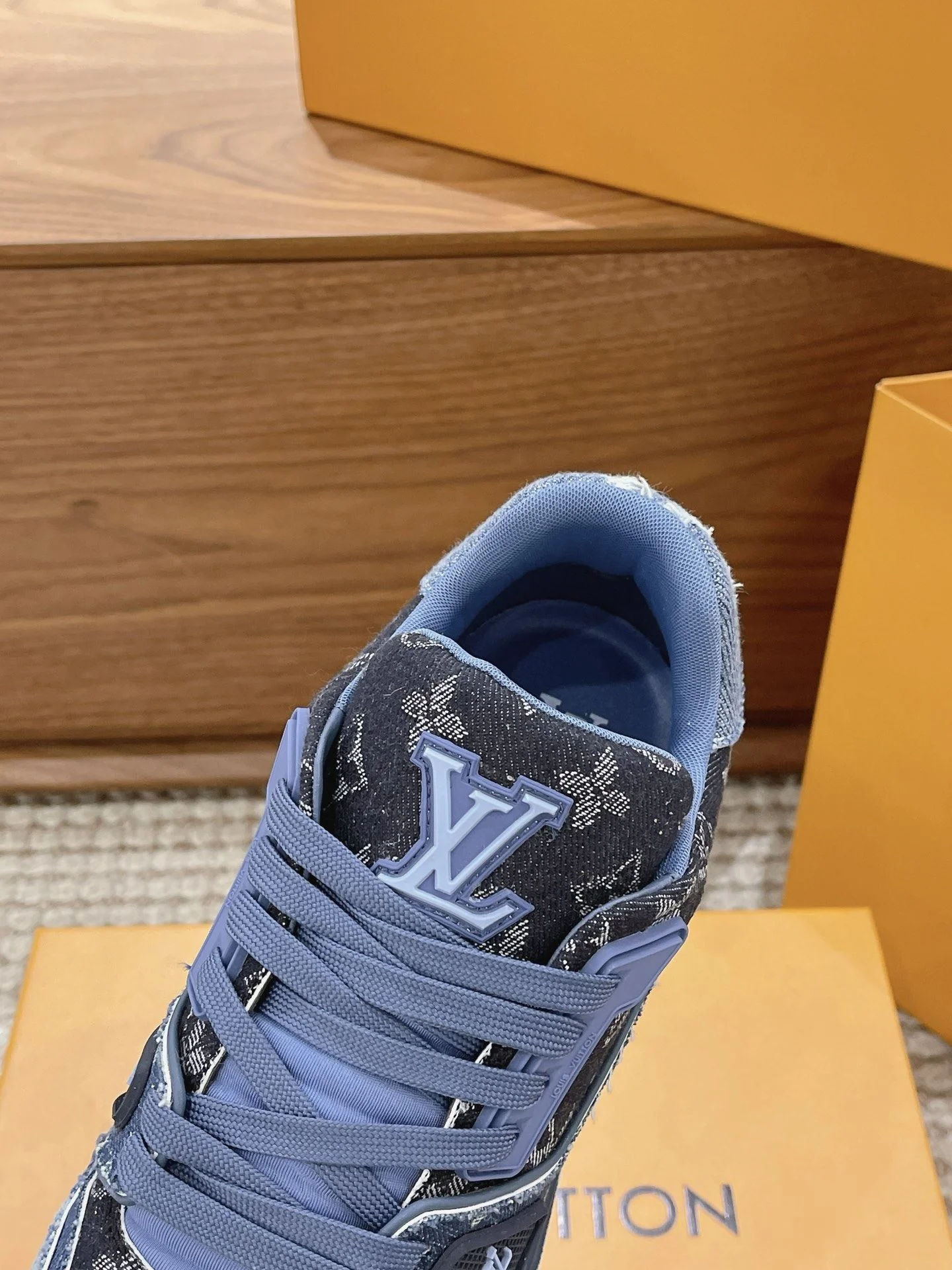 Comfortable Louis Vuitton Trainer Sneaker 31430