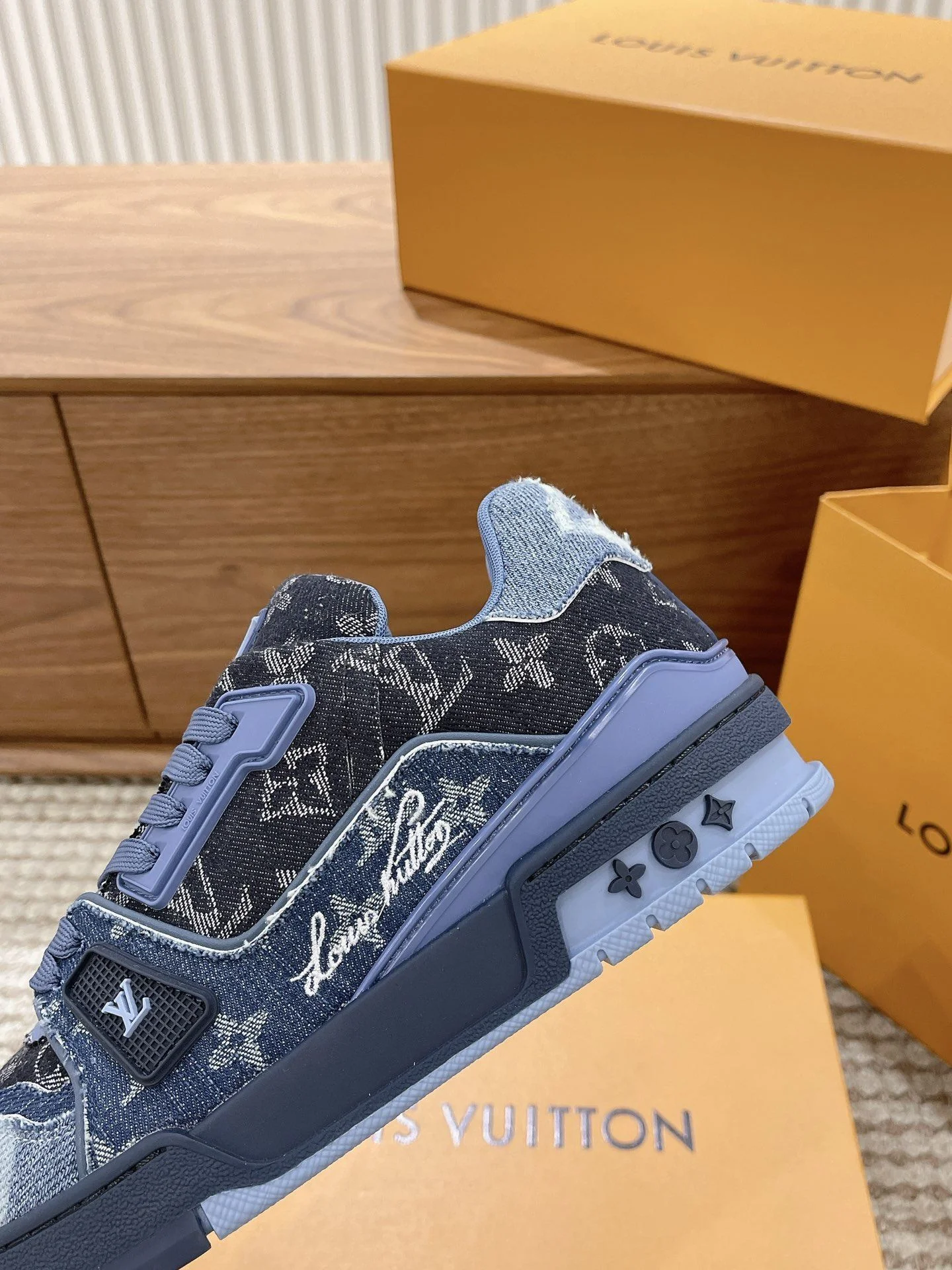 Comfortable Louis Vuitton Trainer Sneaker 31430