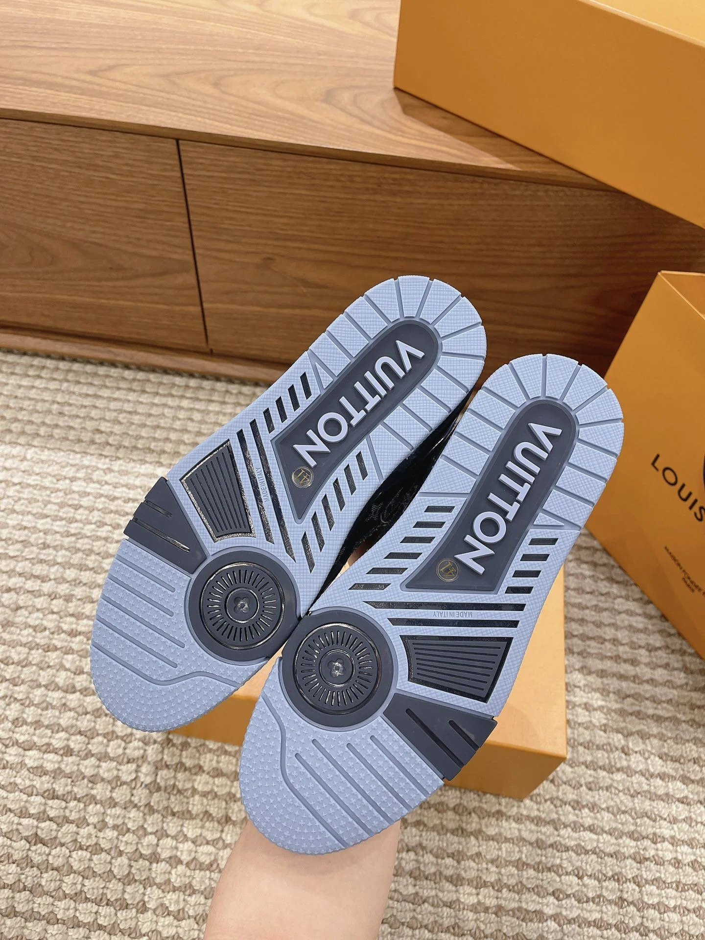 Comfortable Louis Vuitton Trainer Sneaker 31430