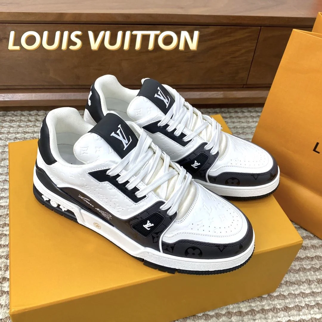Snug Louis Vuitton Trainer Sneaker 31408