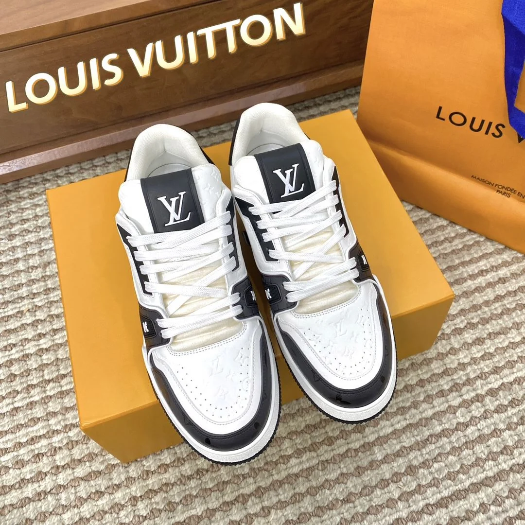 Snug Louis Vuitton Trainer Sneaker 31408