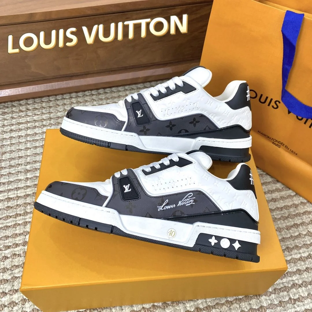 Snug Louis Vuitton Trainer Sneaker 31408