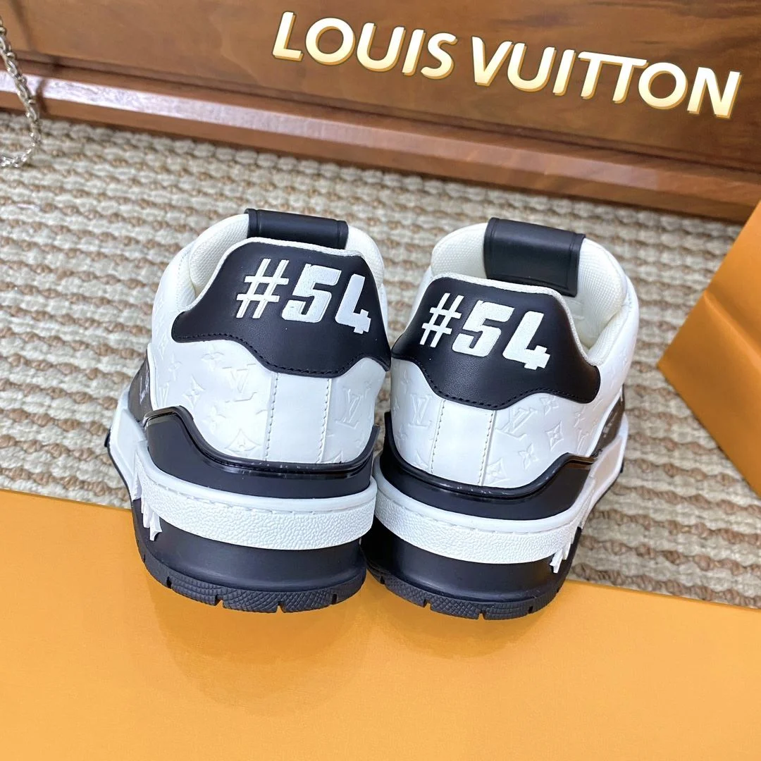 Snug Louis Vuitton Trainer Sneaker 31408