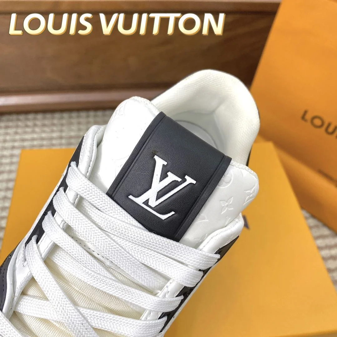 Snug Louis Vuitton Trainer Sneaker 31408