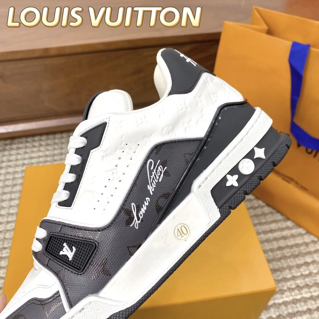 Snug Louis Vuitton Trainer Sneaker 31408