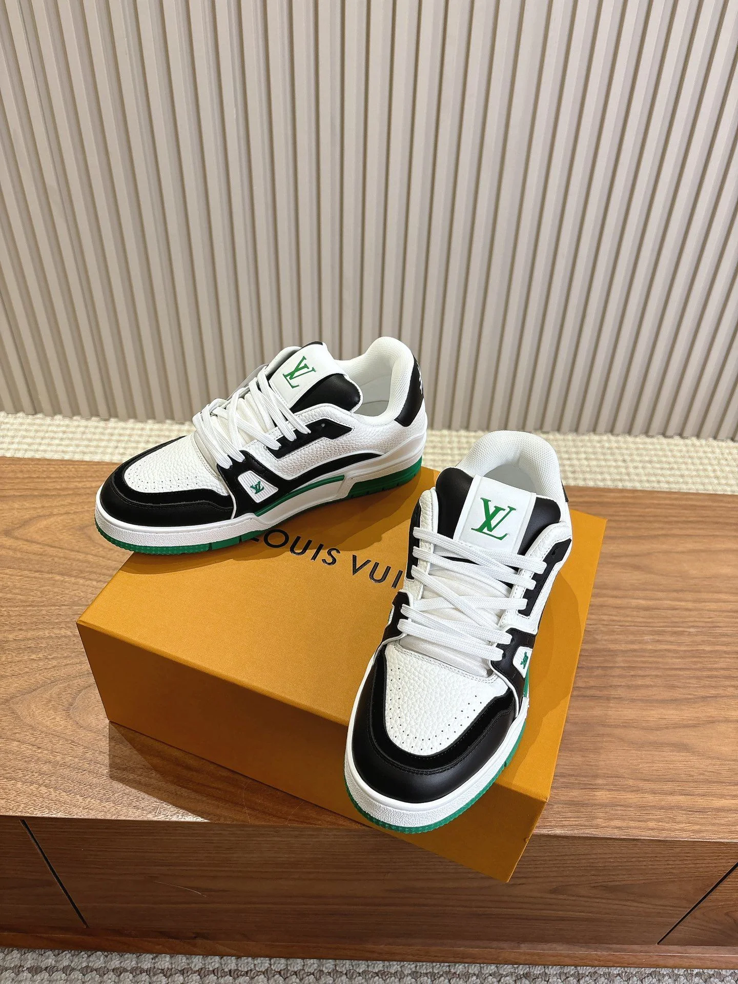 Louis Vuitton Trainer Sneaker OnTrend 31400