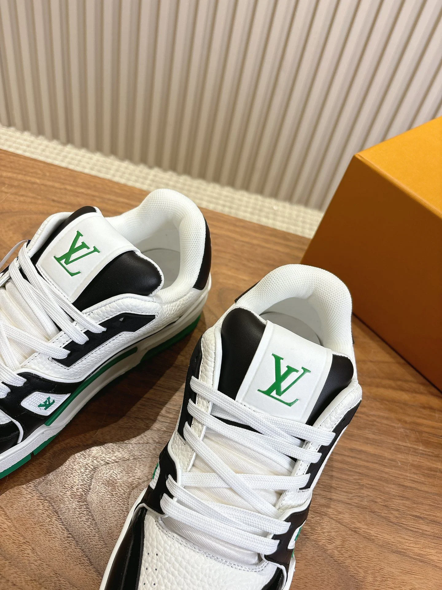 Louis Vuitton Trainer Sneaker OnTrend 31400