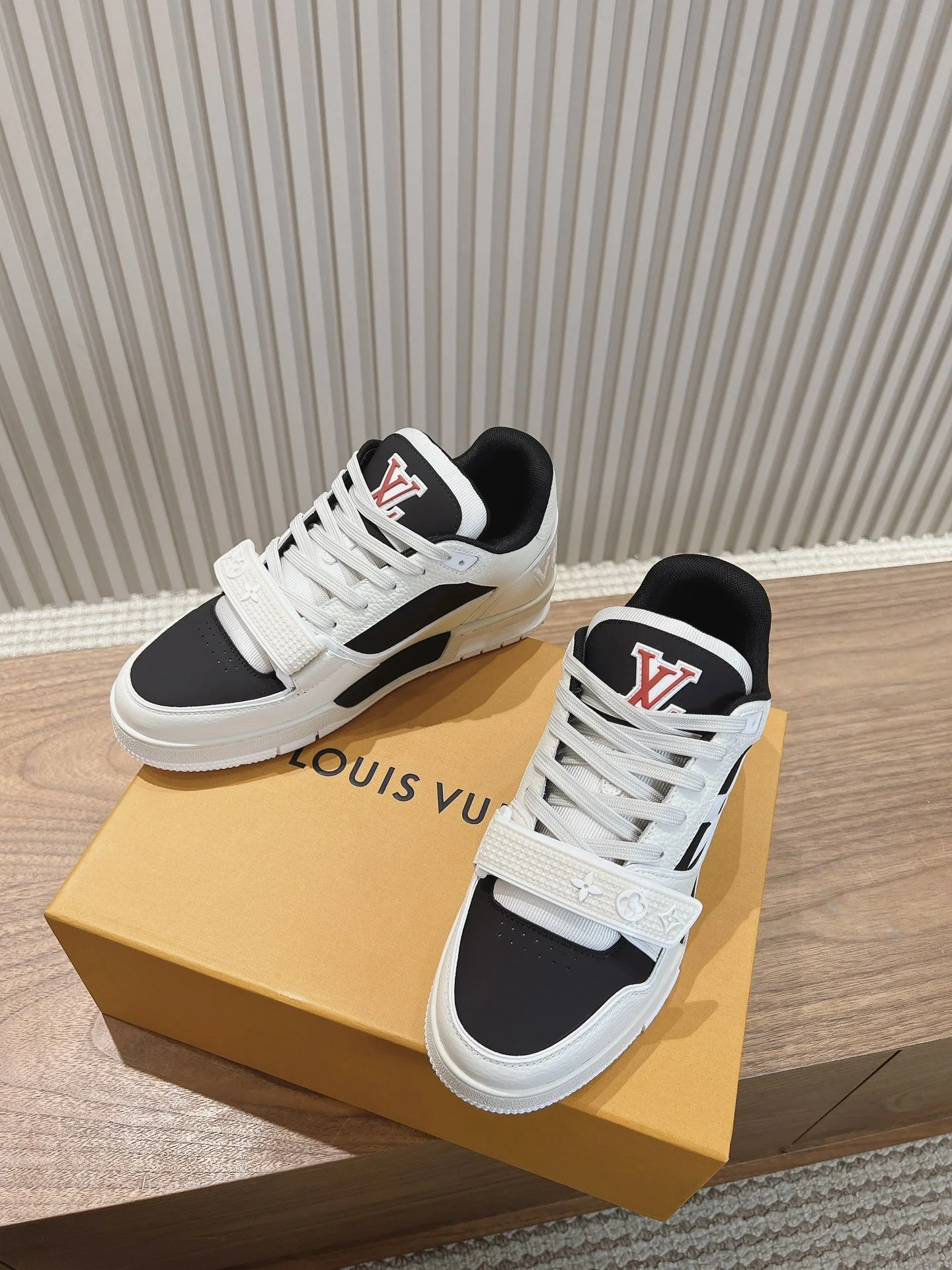 Practical Louis Vuitton Trainer Sneaker 31396