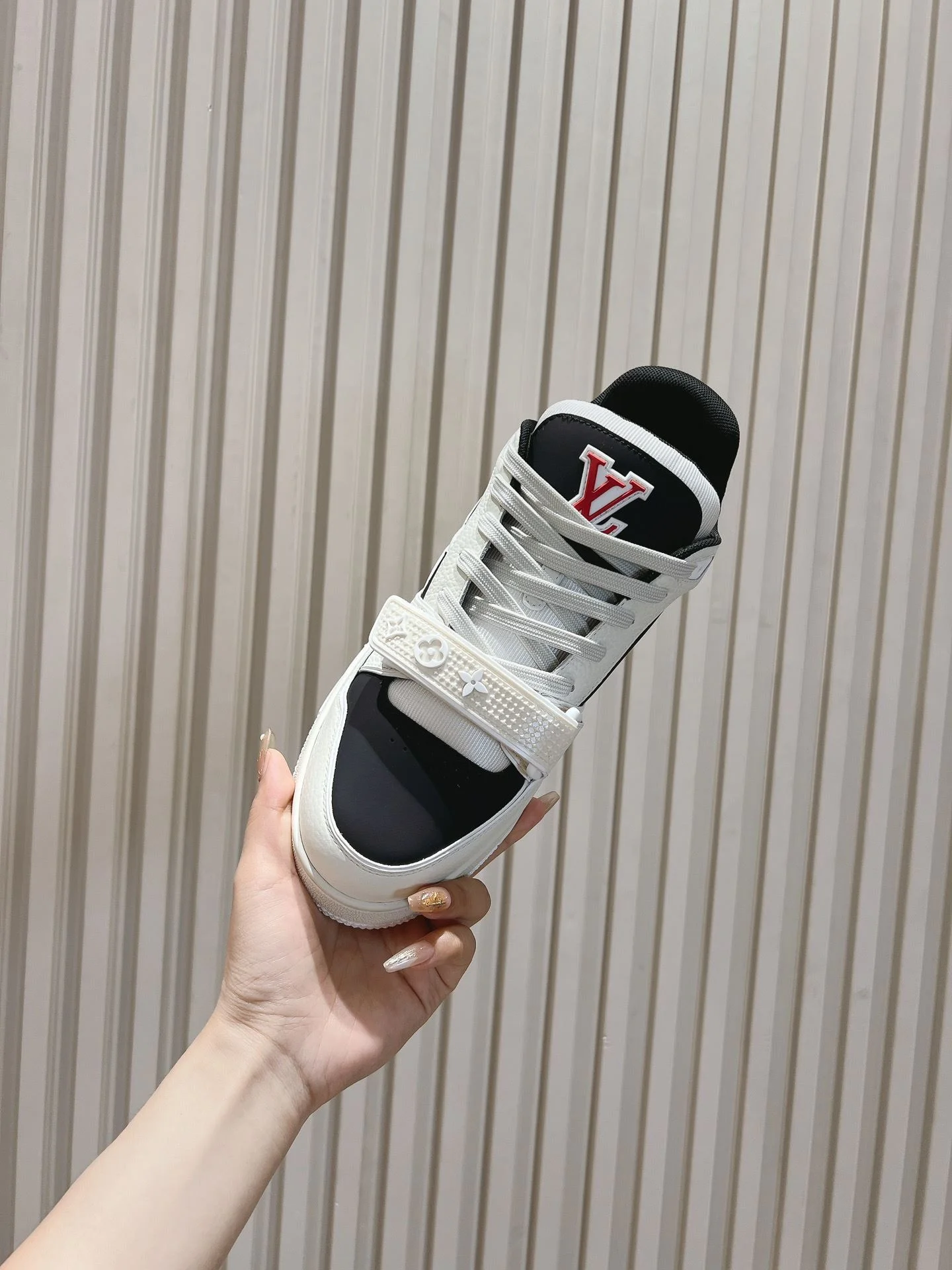 Practical Louis Vuitton Trainer Sneaker 31396