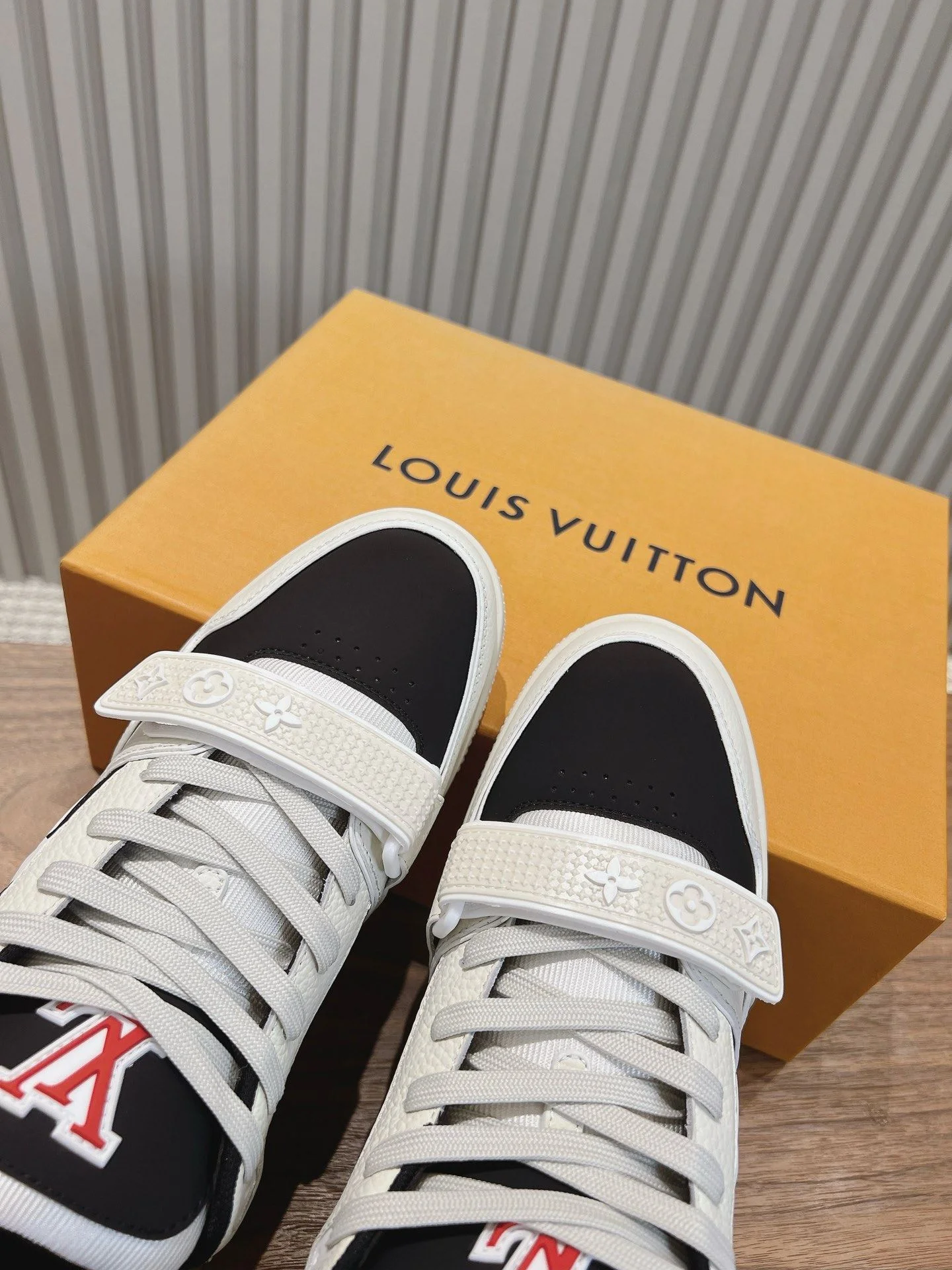 Practical Louis Vuitton Trainer Sneaker 31396